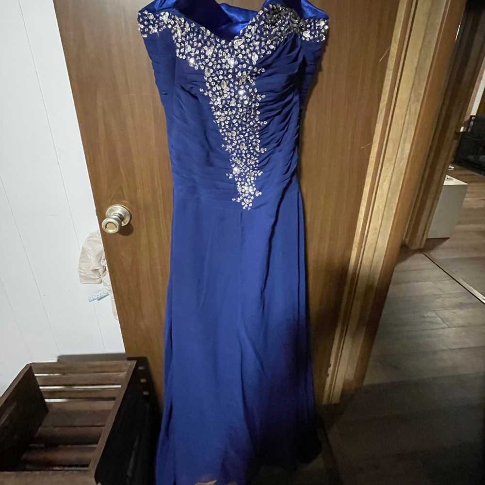 Women’s formal strapless dress